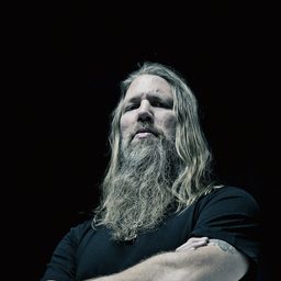 Johan Hegg 飾演 Valli