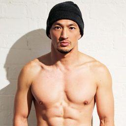 Barton Williams 飾演 Vayton