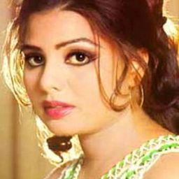 蘇拉克哈娜·潘迪特 飾演 Rajkumari Radha Sujan Singh