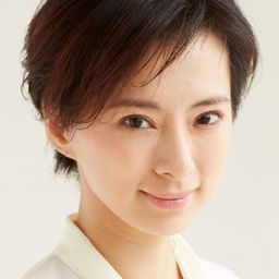 梅宮萬紗子 飾演 