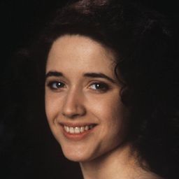 崔妮·艾娃朵 飾演 Jenny Claire