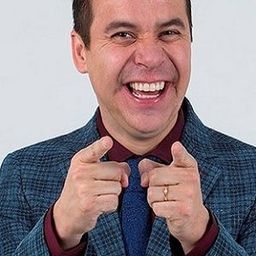 尼爾森·波蘭尼亞 飾演 Rey Vago