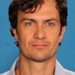 蓋布瑞爾·布拉加·紐耶斯 飾演 Ricardo