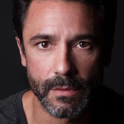 Eric Da Silva 飾演 Cunha Leal