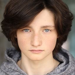 Elliott Sancrant 飾演 Jake