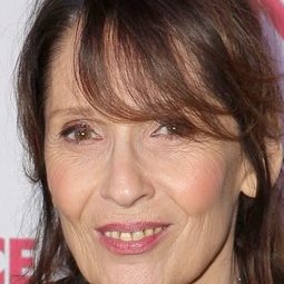 尚桃兒露比 飾演 Marie