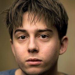 Gabriel Howell - How to Train Your Dragon 2演員 飾演Snotlout