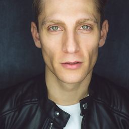 Steven Bono Jr. - 我是狄恩演員 飾演Groomsman