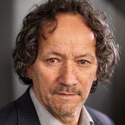 Jim Moriarty - A Difficult Woman演員 飾演Dominic Martin