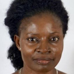 Yves-Marina Gnahoua 飾演 Kymia Mukwege