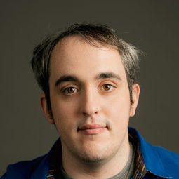 Vincent Chalambert - 非常籃團演員 飾演Freddie