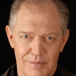 Peter Gilbert Cotton - Upstairs演員 飾演James Bartlett