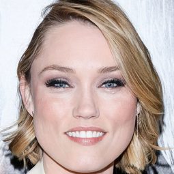 克萊爾·葛倫 飾演 Sara Gunderson