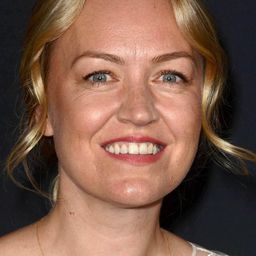 麗奈特·霍威·泰勒 飾演 Self