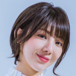 特蕾沙 飾演 Clerk / Nurse