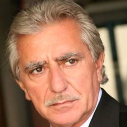 Luigi Nicolosi 飾演 avvocato