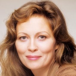 菲丹娜慧 飾演 Josephine