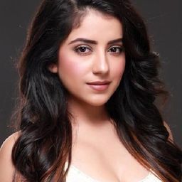 Dolly Chawla 飾演 Disha