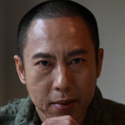 布魯斯·汗 飾演 Yuri