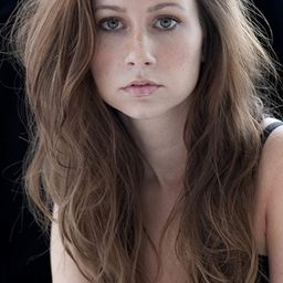 Heather Hogan 飾演 Holly