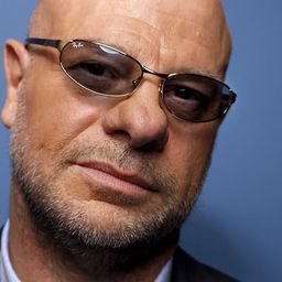 賓尼博華山 飾演 Castaing, dit "la Castagne"