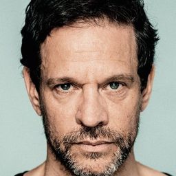 湯瑪斯·漢森 飾演 Rolle