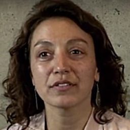 Navala Chaudhari 飾演 