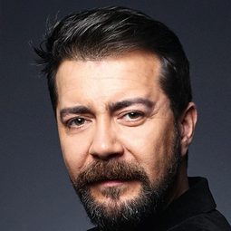 Serhan Süsler - Watchman演員 飾演Gizemli Adam