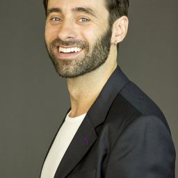 丹尼斯·戈梅茲 飾演 Ángel