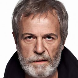 Musa Uzunlar 飾演 Serdar