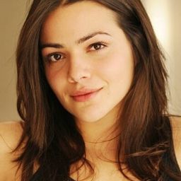 Pina Turco 飾演 Maria