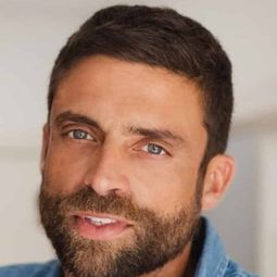 Diogo Amaral 飾演 Artur