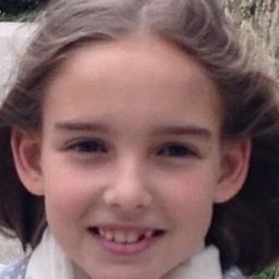 Calli Peysson 飾演 Nicole