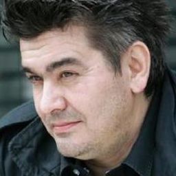 Aleksandar Seksan 飾演 Vuk