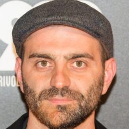 Giovanni Ludeno 飾演 Pietro Milella