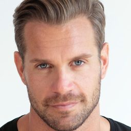 史蒂芬·胡札 - 緣來就在聖誕溪演員 飾演Mike