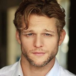 Chase Coleman 飾演 Derek