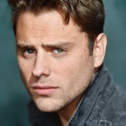 Garrett Backstrom 飾演 Colton