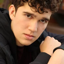 Nick Saso 飾演 Ben