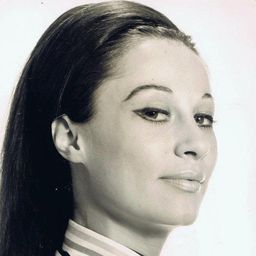 Olivera Katarina 飾演 Nightclub Singer