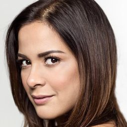 卡莉娜·赫丹 飾演 Natalia