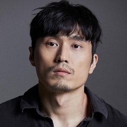 Sungsoo Yune - 黑色直播演員 飾演The Cop