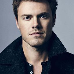 Blake Cooper Griffin 飾演 Eric (as Blake Griffin)