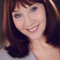 Sandra Shipley 飾演 Lady Saltburn