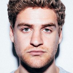 Rony Herman 飾演 Georg Kollman