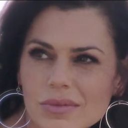 Ines Nobili 飾演 Elena Cucciolla