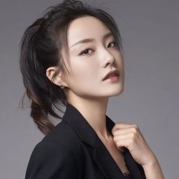 崔真真 飾演 Lin Yino