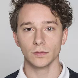 祖拿芬柏林 飾演 Constantin