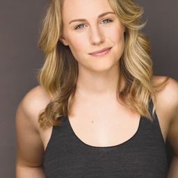 Chelsea Gonzalez 飾演 Gloria