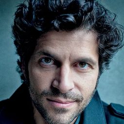 帕斯奎爾·阿萊亞爾迪 飾演 Mr. Cooper